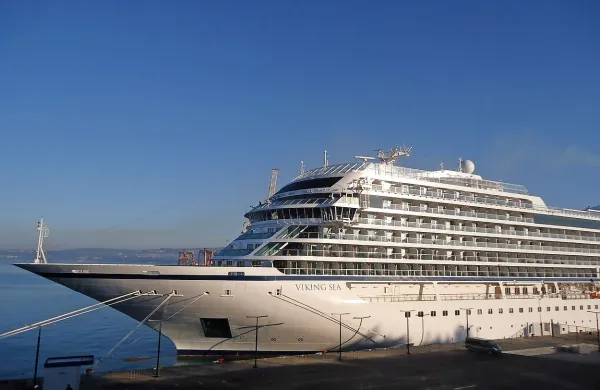 V ponedeljek se je ob bok koprskega potniškega terminala 
privezala Viking sea, zadnja potniška ladja letos.