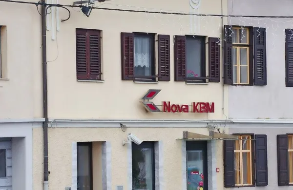 Januarja je banko na Mostu na Soči oropal 56-letni Novogoričan, pomagal pa mu je 41-letni domačin.