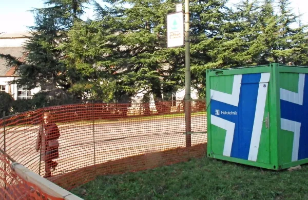 Hidrotehnik je postavil zabojnik, delati začnejo januarja.
