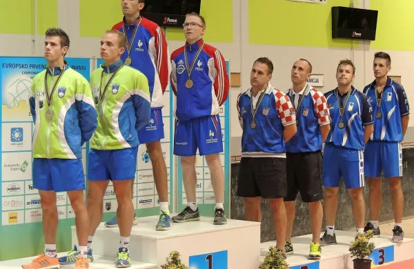  Anže Petrič (prvi z leve) in Aleš Borčnik sta na EP v Kopru leta 
2014 osvojila srebrno odličje.