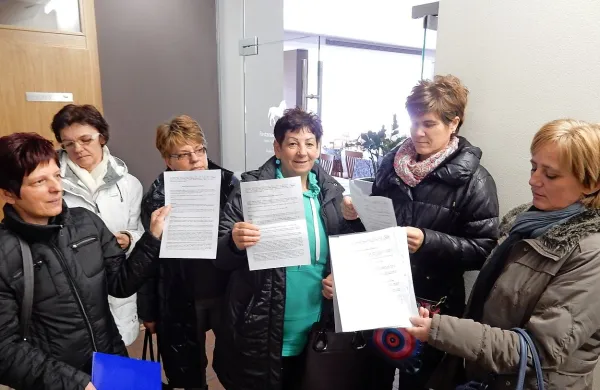 Sobarice, natakarice in vzdrževalci golfa so v tisti skupini 
včeraj odpuščenih delavcev, ki so potegnili najkrajši konec, 
saj niso dobili ne nove službe ne odpravnine. To lahko 
izterjajo le iz stečajne mase, ki pa je skorja zagotovo ne bo 
dovolj. 