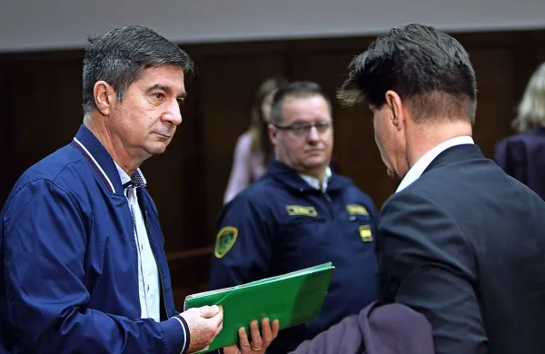 Robert Časar (na fotografiji) že pred slabim mesecem  ni 
priznal krivde, včeraj je to ponovil še Robert Graj. 