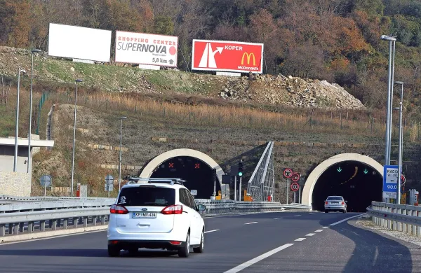 Ponoči bo med 20. in 5. uro na hitri cesti Izola-Koper zaprt 
predor Markovec proti Kopru.