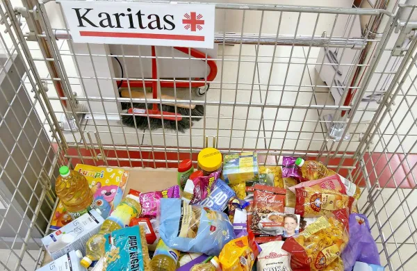 Pri Karitas in Rdečem križu z zadovoljstvom ugotavljajo, da 
so potrošniki do ljudi v materialni stiski v decembru precej 
bolj radodarni kot običajno.