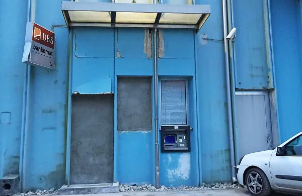 Tatovom ni uspelo iz stene izruvati bankomata.