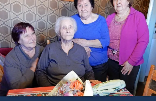 Antonija Gulič je sto let pričakala  čila v družbi svojih treh hčera: Milke, Marice in Zorke.