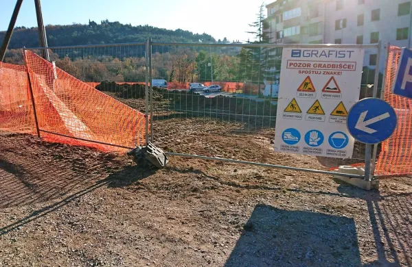 Z novim parkiriščem bodo olajšali življenje prebivalcem blokov v Regentovi ulici in voznikom 
omogočili, da svojih jeklenih konjičkov ne bodo več parkirali na pločnikih in dovoznih poteh.