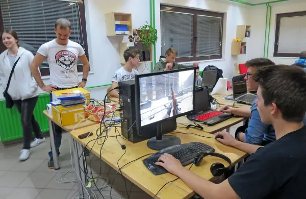 Odkar so mladi treh društev v  domu  uredili prostore MCI, ti ne 
samevajo.
