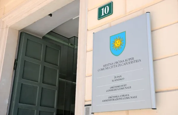  Zadnja letošnja dražba koprskih občinskih nepremičnin bo v 
četrtek ob 10. uri na sedežu koprske občine.