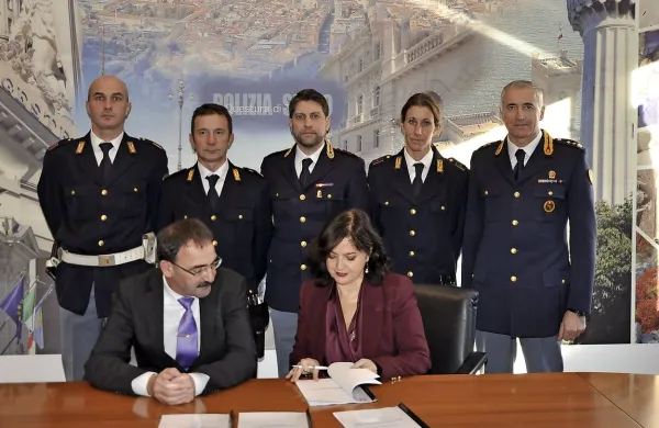 Danimir Rebec in Irene Tittoni sta podpisala sporazum o usklajenem nadzoru obmejnega območja.