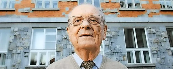 Premislek Janka Pleterskega o pomenu primorske vstaje 
leta 1943, v katerem pojasnjuje in argumentira 
pomembnost te odločitve za vzpostavitev slovenske 
državnosti, objavljamo v 7. valu v treh nadaljevanjih. Dr. 
Janko Pleterski (rojen leta 1923) je eden vodilnih 
slovenskih zgodovinarjev, je nekdanji dekan Filozofske 
fakultete in od leta 1989 član Slovenske akademije 
znanosti in umetnosti.