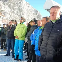 Zaslužni za obnovo smučišča z ministrom Zdravkom Počivalškom (desno)