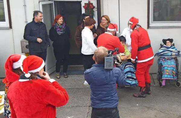 Radodarni Božički na motorjih