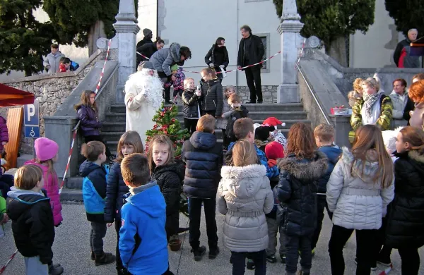 Najmlajši so nestrpno pričakovali dedka Mraza.