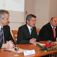 Največji dosežek iztekajočega se leta v pivški in postojnski 
občini  je začetek  prenove in  nadgradnje vodovodnega sistema ter zajetja in vodarne Malni in Korotan.

