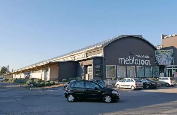 V družbi Meblo INT, ki nadaljuje s tradicijo Mebla Jogi, bi s 
proizvodnjo radi nadaljevali v Kromberku, kjer so imeli do zdaj 
prostore v najemu, a se tudi morebitne selitve ne bojijo.