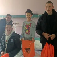 Ko&scaron;arkaji obdarovali otroke v bolni&scaron;nici