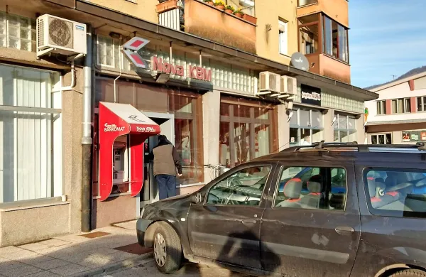 V Novi KBM pravijo, da odločitev o zapiranju poslovalnic še ni sprejeta. 