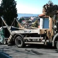 Pometač se je na klancu prevrnil na bok