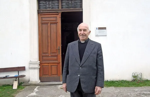 Župnik Franc Prelc je vesel in ponosen na sakralne dragocenosti, ki so jih odkrili med prenovo.