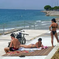 Piranska občina je na Fornačah na novo uredila plažo. 