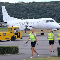       Julija je z Aerodroma Portorož proti Beogradu vzletelo 
turbopropelersko regionalno letalo s 34 sedeži, ki je  do jeseni  
vozilo potnike na liniji Zürich - Portorož- Beograd.
