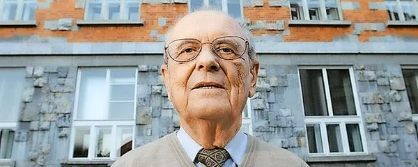 S tokratnim tretjim nadaljevanjem smo končali 
z objavljanjem premisleka Janka Pleterskega o 
pomenu primorske vstaje leta 1943, v katerem 
pojasnjuje in argumentira pomembnost te 
odločitve za vzpostavitev slovenske državnosti. 
Dr. Janko Pleterski (rojen leta 1923) je eden 
vodilnih slovenskih zgodovinarjev, nekdanji 
dekan Filozofske fakultete in od leta 1989 član 
Slovenske akademije znanosti in umetnosti.