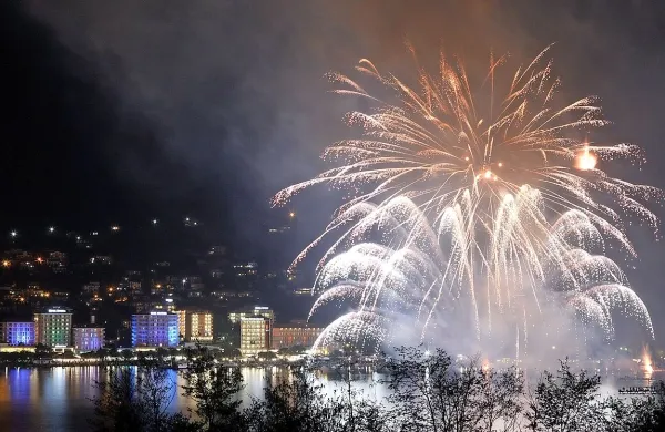 Ognjemet bo portoroško nebo osvetlil 1. janurja 2017 ob 18. 
uri.