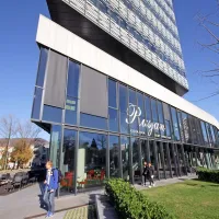 O težavah s polnjenjem praznih nadstropij v  Eda centru je bilo 
prelitega veliko črnila.