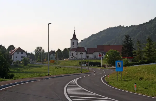 Ropar bencinskega servisa v Godoviču jo je odnesel s 
pogojno obsodbo.