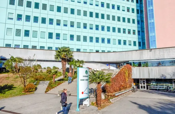 V šempetrski bolnišnici so že pisno priznali, da v tem primeru 
ni šlo za optimalno zdravljenje, sedaj pa svojcem pokojnega 
Steva Petrovića to  brez pojasnila zanikajo.