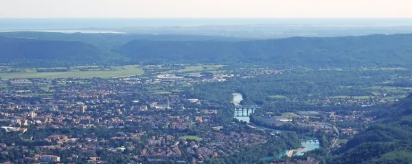 Razgled je najlepša nagrada. Z vrha Sabotina se odpira 
najlepši pogled na Novo Gorico in na Furlansko nižino vse do 
morja.