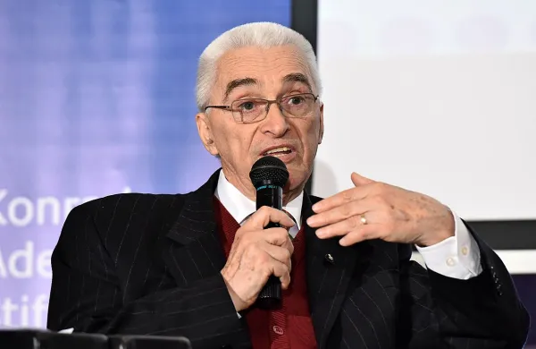 Umrl je slovenski fizik in politik Peter Vencelj.
