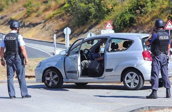 70-letni moški je streljal na tri osebe. 