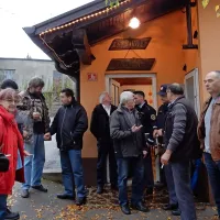 Brkincem je jeseni prekipelo. Ker je nabiranje gob in pobiranje 
kostanja preseglo vse meje, so na Artvižah poklicali na 
pomoč inšpektorje, redarje, policijo, občino, lovce in še koga, 
da bi plenjenje njihovih gozdov omejili. 