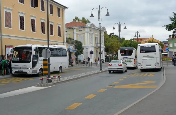 Anketni vprašalnik je pokazal, da Izolani potrebujejo boljši 
sistem javnega potniškega prometa, bolje urejene kolesarske 
poti in več prostora za pešce.