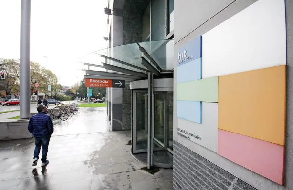 Na današnji seji nadzornega sveta družbe Hit so potrdili 
polletni mandat dosedanje članice uprave Simone Mele ter 
pregledali prijavna gradiva 14 kandidatov za novega predsednika uprave družbe Hit. 