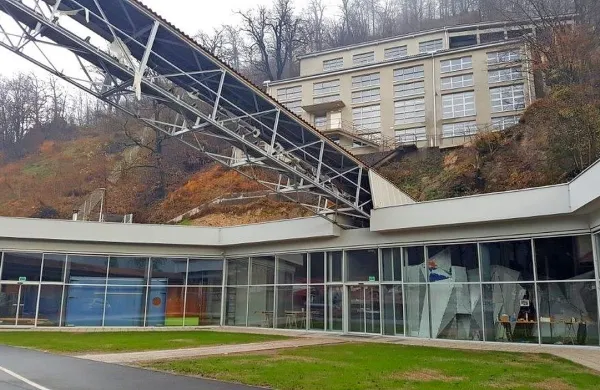 Propadajoča topilnica je postala sodoben muzej.