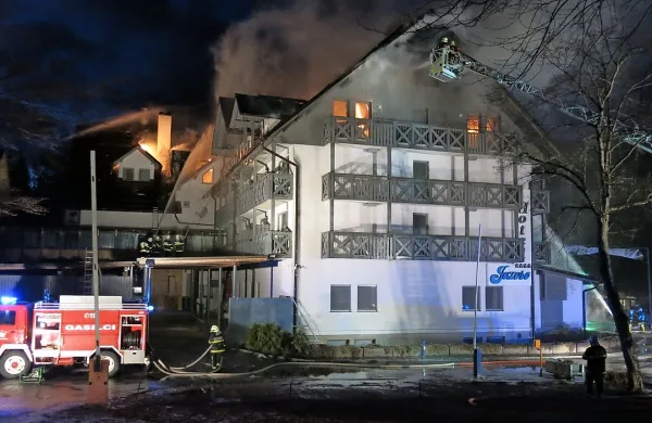 V Bohinju zagorel Hotel Jezero