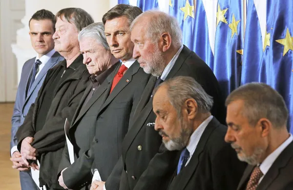 Podpisniki  Ljubljanske pobude za začetek postopka za 
sprejem nove ustave EU želijo zavarovati evropsko idejo. 
Ugotavljajo namreč, da je EU na prelomnici.
