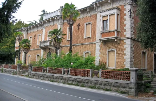   Po preureditvi nekdanje upravne stavbe Droge v hotel bi bilo  
v njem prostora za do 60 ležišč.   