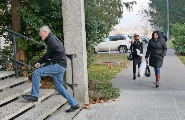 Sodnica Andrejka Luznik je že novembra za  Radenka Vasića 
(na fotografiji levo), tudi zaradi slabšega zdravstvenega 
stanja, odpravila hišni pripor.