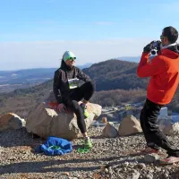 Na najvišji točki kamnoloma so tekmovalci posneli fotografijo.