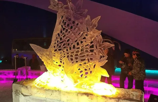 Rismondova skulptura z naslovom Lace blow in the wind je 
navdušila na Kitajskem. 