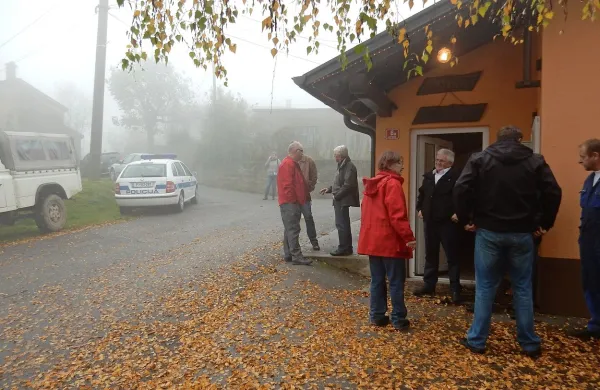 Konec oktobra so se tako zbrali   lastniki gozdov z  Artviž in s Tater ter začeli opozarjati na 
nenadzorovano in vse boj množično pobiranje kostanjev, gob in še marsičesa iz njihovih 
gozdov. Do danes so nekaj dosegli, veliko dela pa jih še čaka.