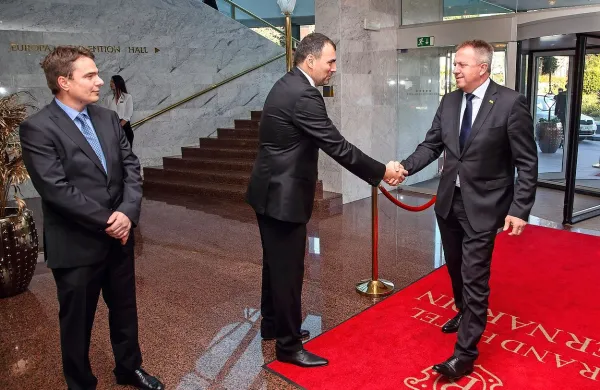Za 40. rojstni dan so dobili - reprogram