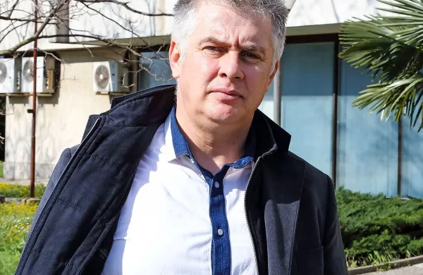 Loris Požar je svojega nekdanjega poslovnega partnerja 
izplačal z dobrimi 18 milijoni evrov. 