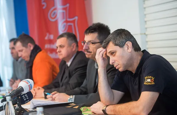 Sindikalisti so včeraj predstavili svoje pomisleke in napovedali proteste.