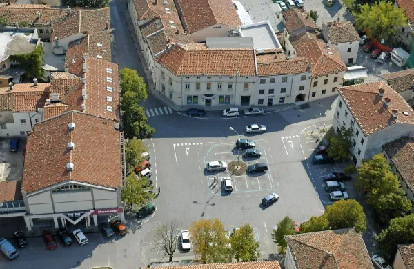 Lavričev trg