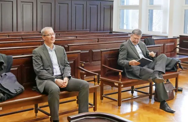 Robert Brajdih (levo) in Dušan Črnigoj danes nista priznala 
dejanj iz obtožnice, v kateri jima specializirano tožilstvo očita  
oškodovanje upnikov. 